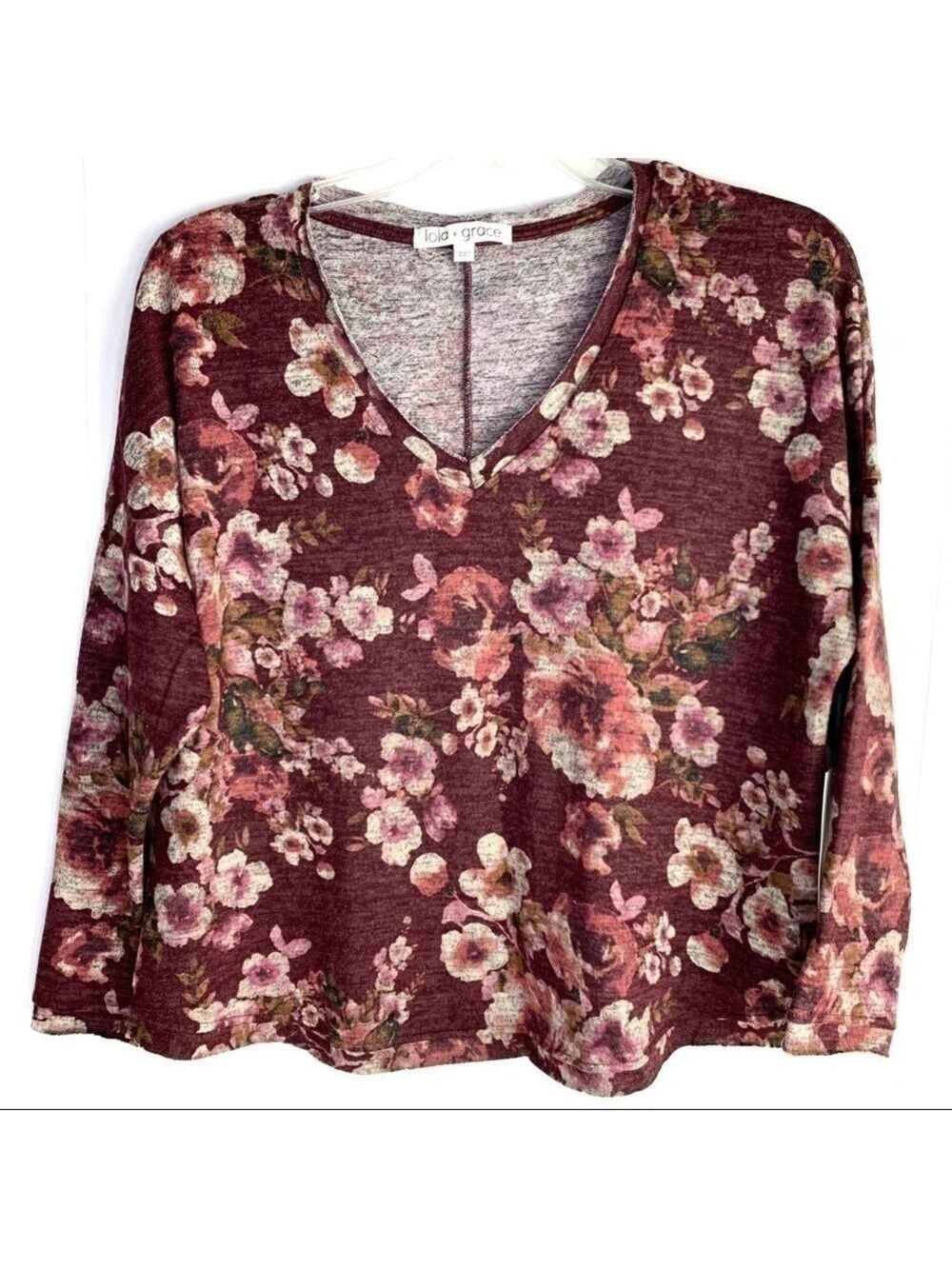 NEW-LOLA Grace Soft Floral Lightweight V-Neck Thin Knit Sweater top Size Large